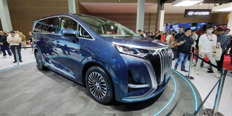 Denza D9: Mobil Listrik BYD Jadi Pesaing Serius Toyota Alphard